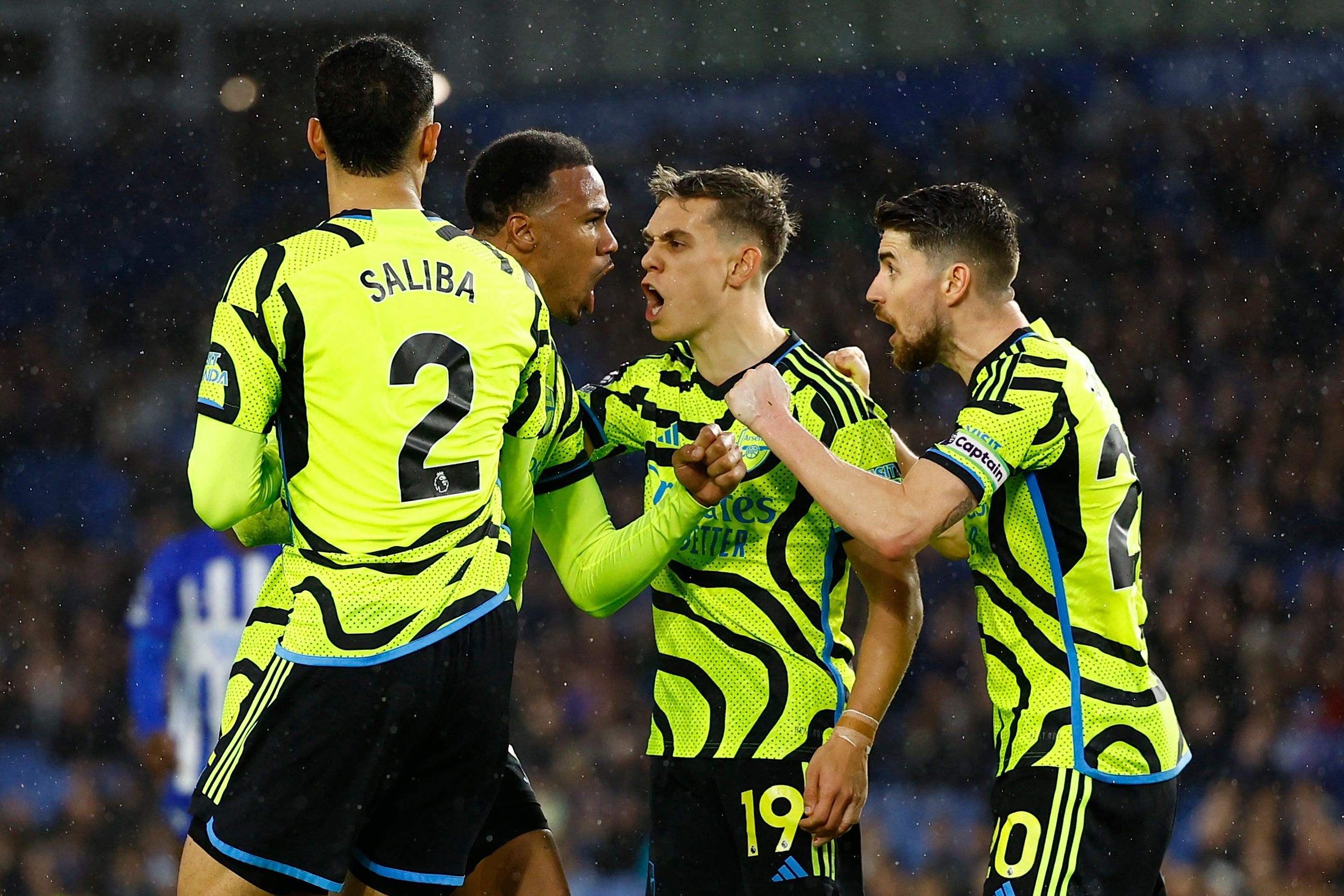 九游平台-皇家马德里观众热烈欢呼！，Scout迎来十赛季出色发挥观众掌声雷动(皇家马德里皇家官网)