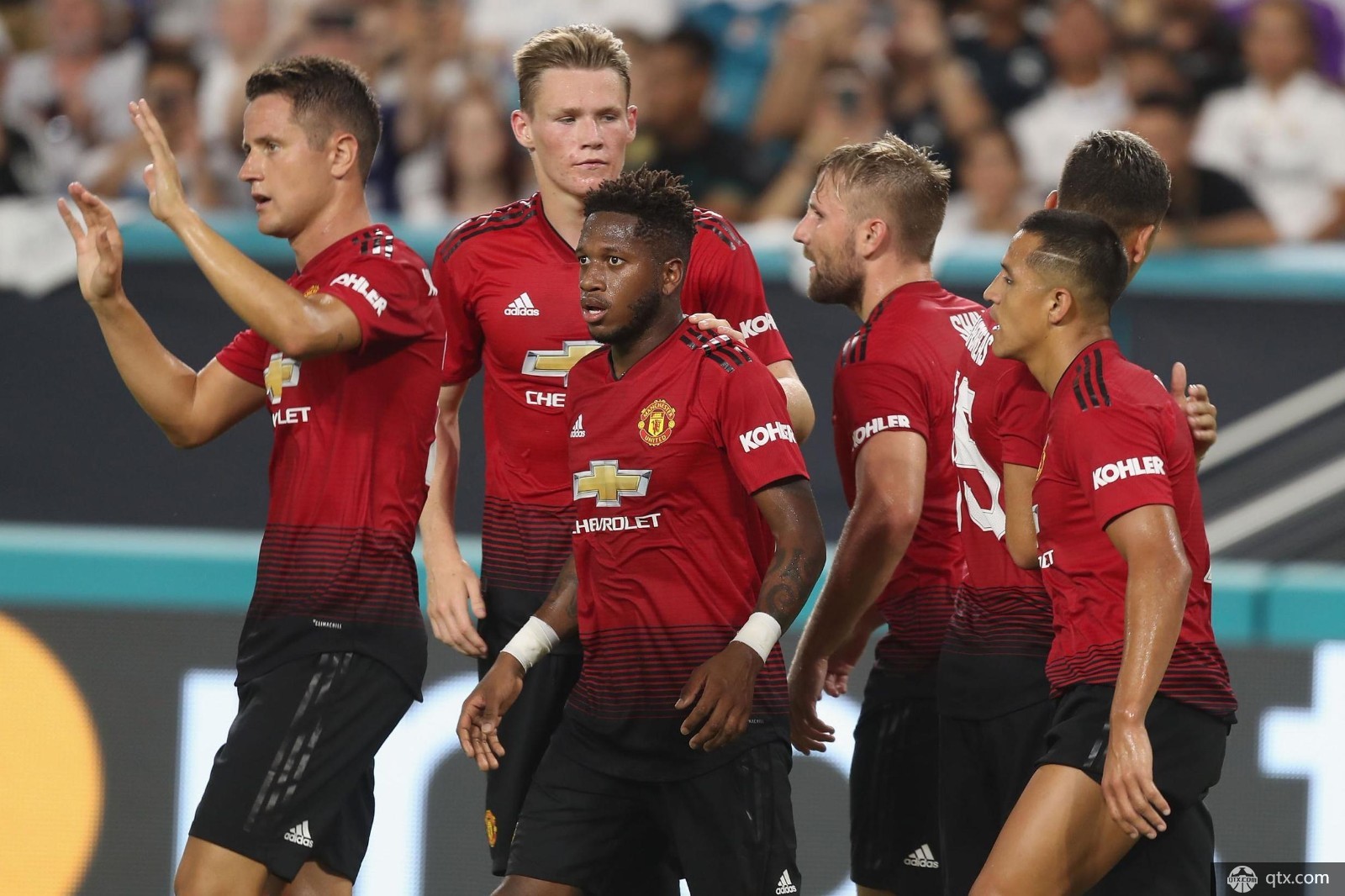 九游平台-英超超远射进球