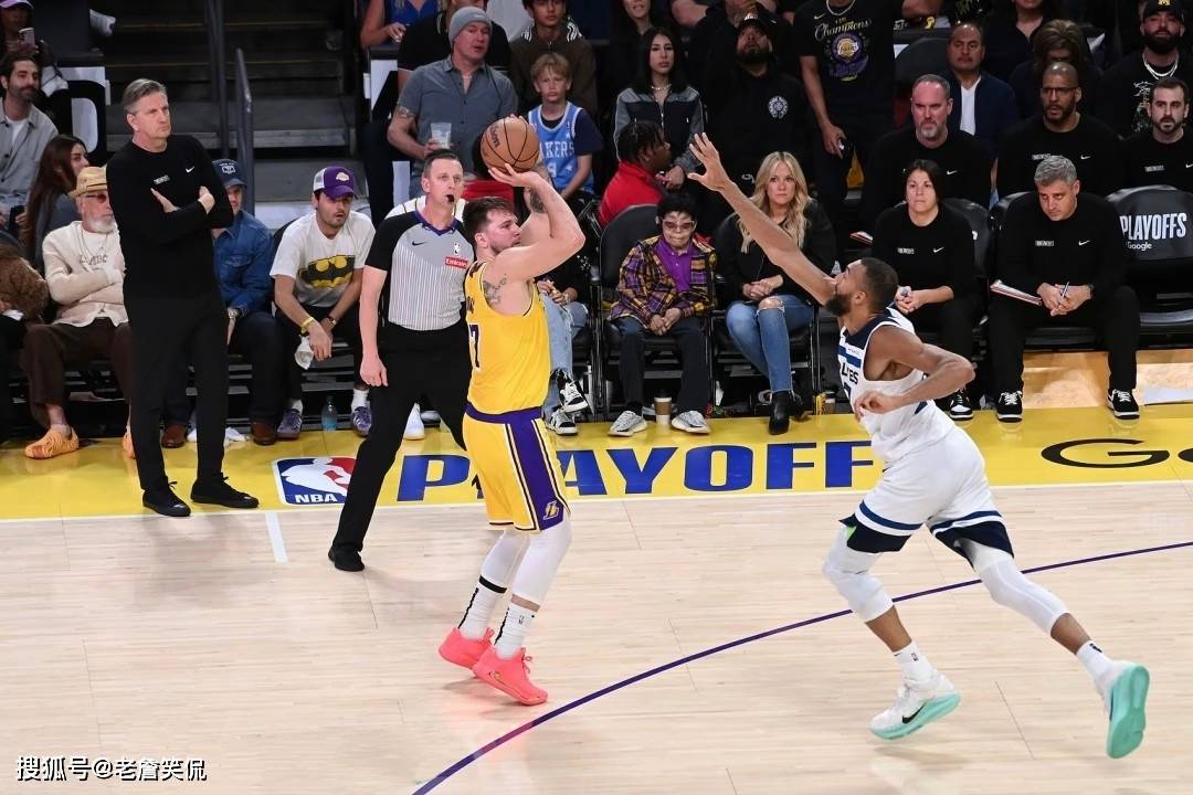 九游平台-转会期国王杯焦点战，洛杉矶湖人豪取连胜，球迷炸锅，赛程密集仍需轮换(云顶之弈恶意收购的执事是需要连胜吗)