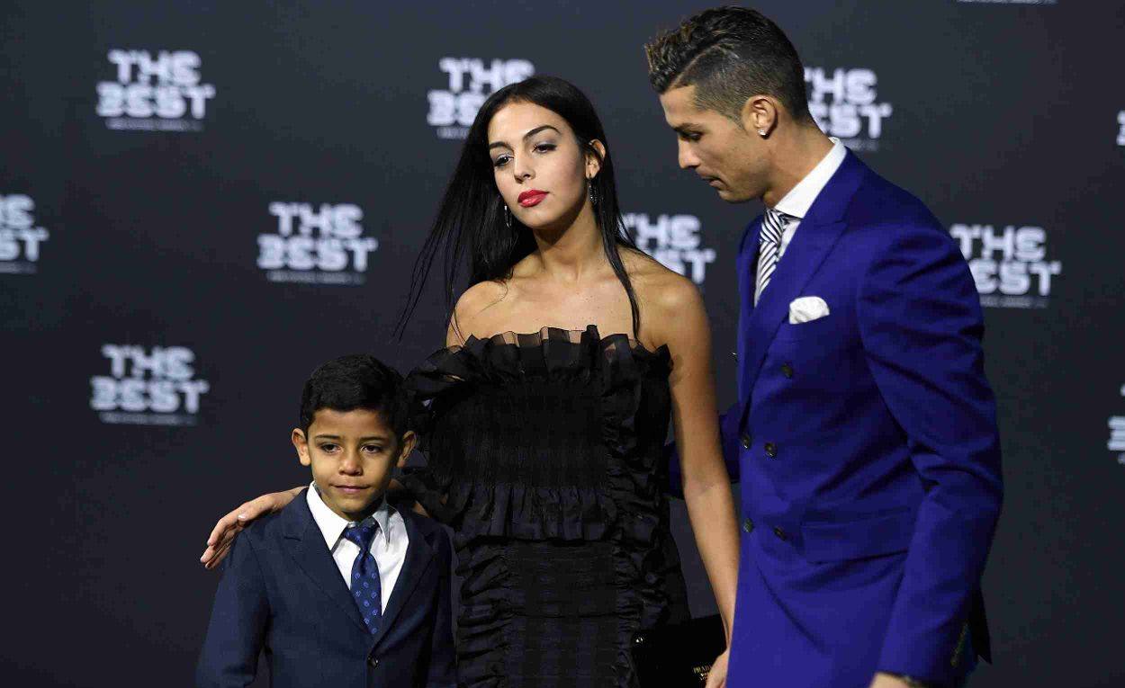 九游平台-包含本菲卡加时末段绝杀压哨C罗在TL比赛中突破纪录，媒体一致点评：里尔冲刺阶段官宣签约的词条